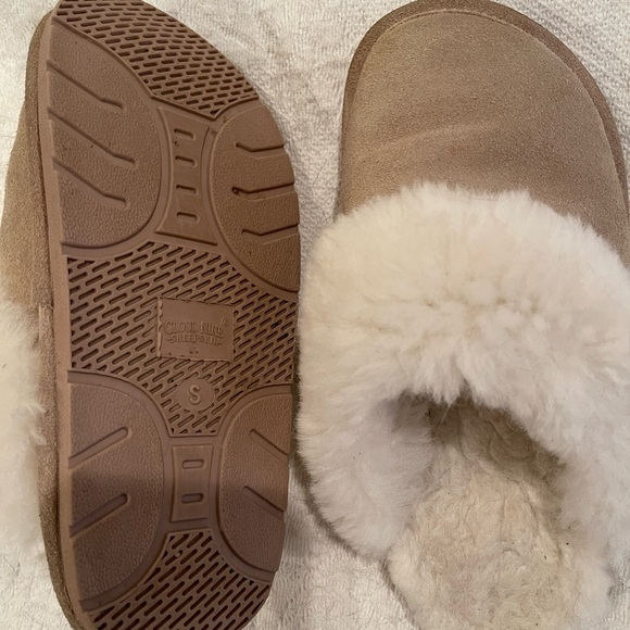 Cloud 9 slippers Sz. small 5-6 - Picture 3 of 3